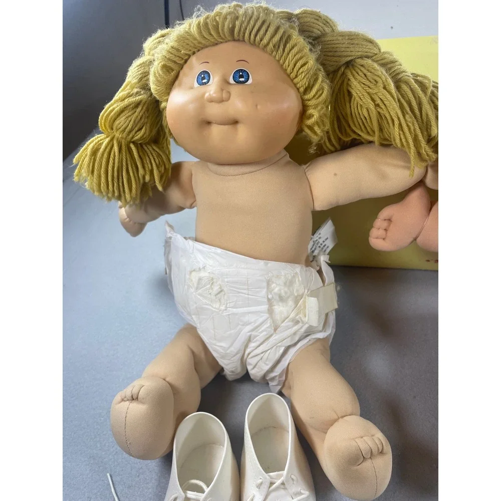 Vintage Cabbage Patch Kids Dolls Bundle Blonde Brunette with Birth Certificate